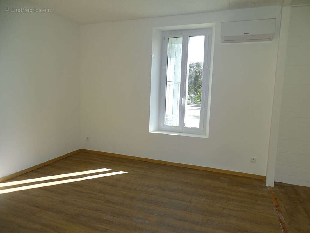 Appartement à VOLONNE
