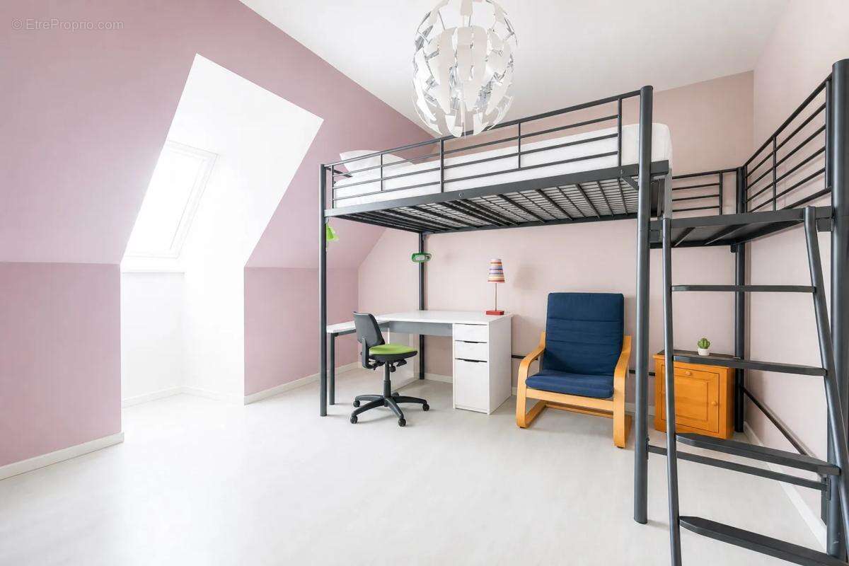 Maison familiale moderne de 200 m² avec jardin spacieux - photo 7