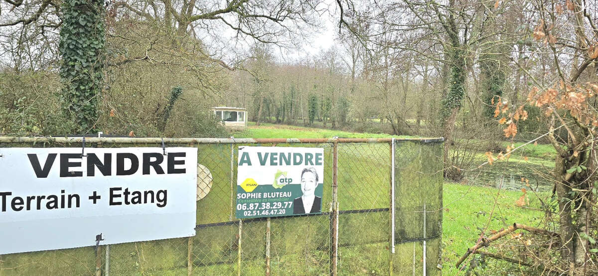 Terrain à MOUTIERS-LES-MAUXFAITS