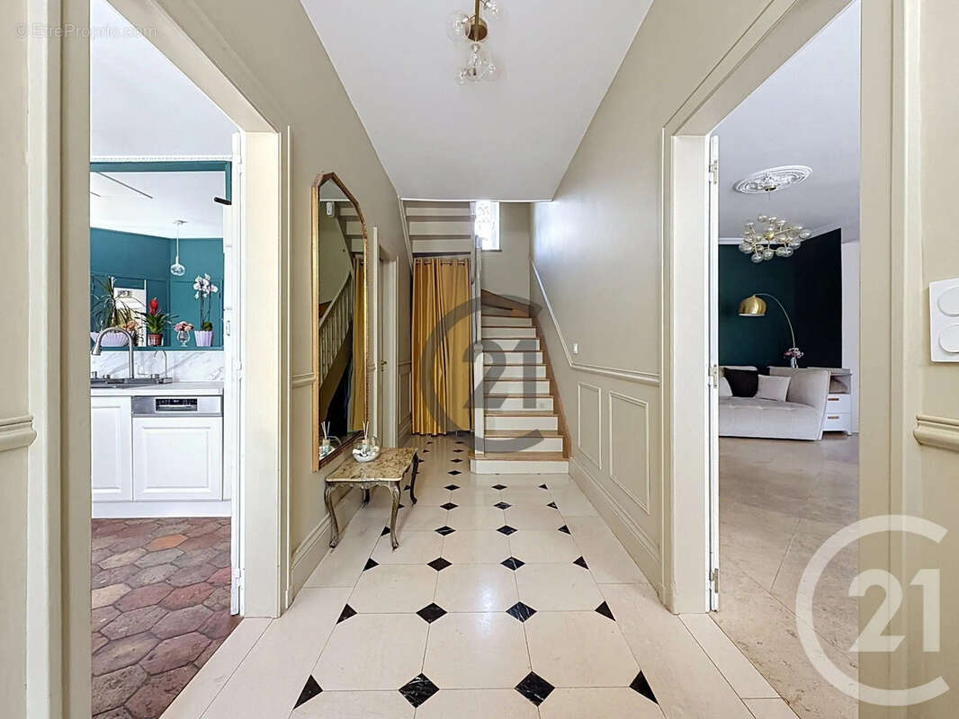 Maison 235 m² à Dierrey-Saint-Pierre  - photo 4