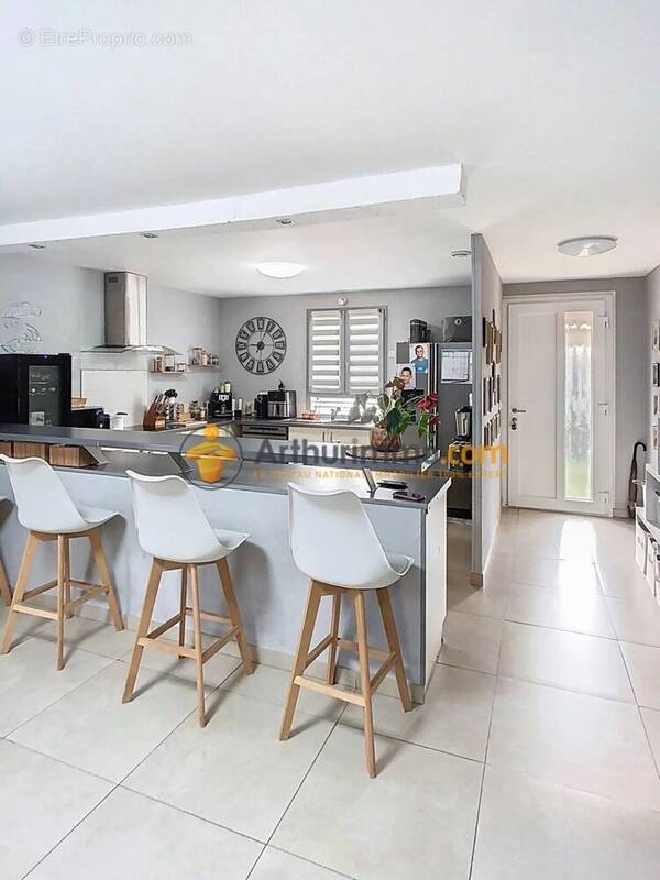 Maison à SAINT-LAURENT-DE-LA-SALANQUE