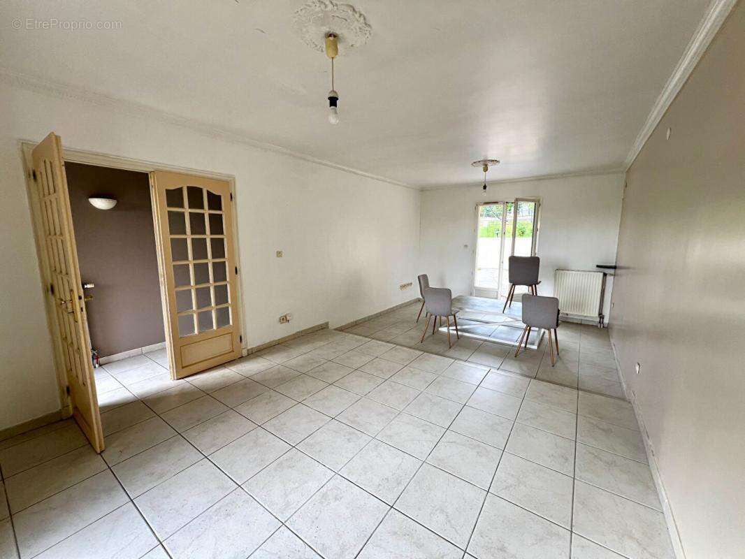 Maison à SAINT-HILAIRE-LA-GRAVELLE