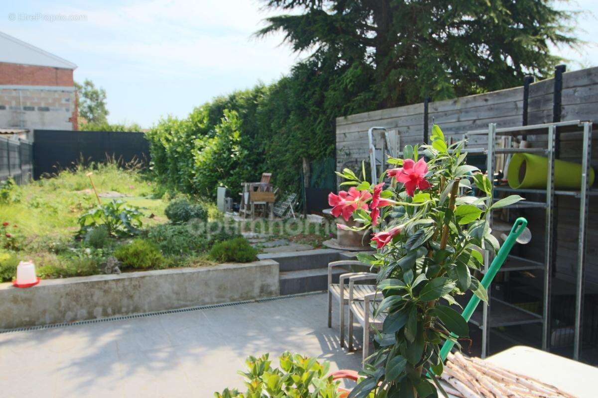 Hem proche centre - Local commercial de 147 m² avec réserve, bureaux et jardin – Emplacement visible - photo 5