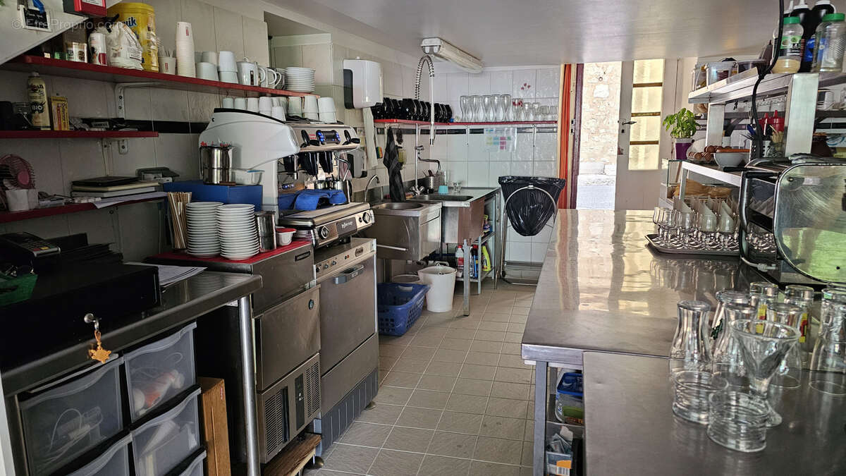 Commerce à SAINT-VALLIER-DE-THIEY