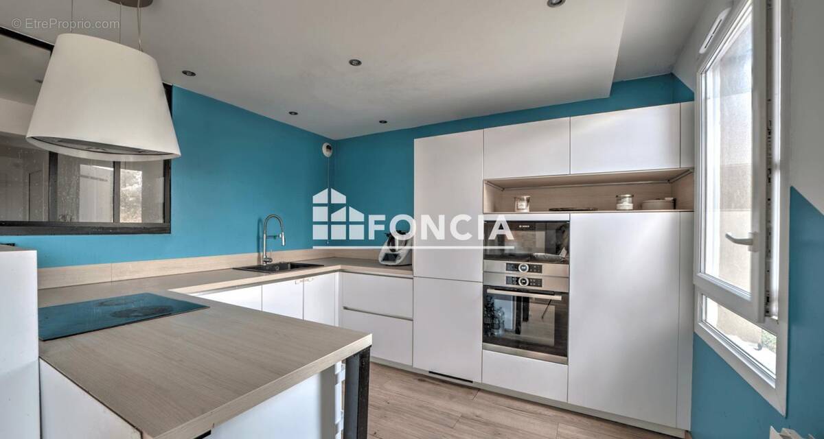 Appartement à PERON