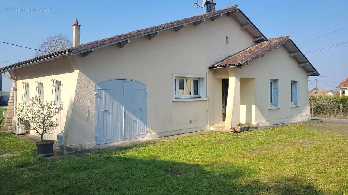 Maison à RUFFEC