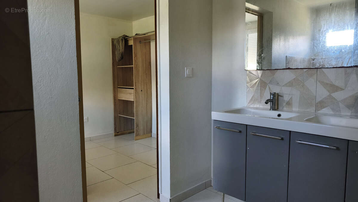 Appartement à MACOURIA