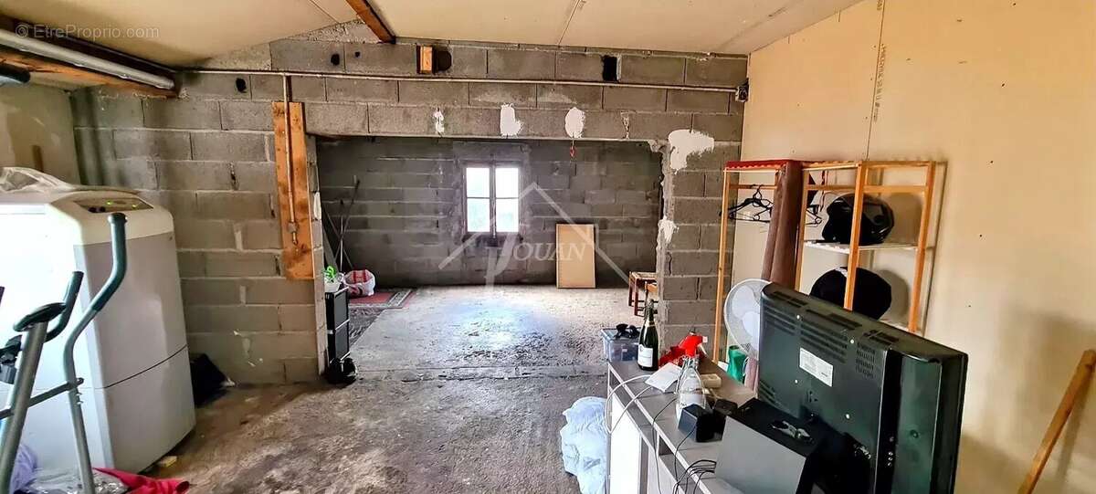 Maison à AINAY-LE-CHATEAU