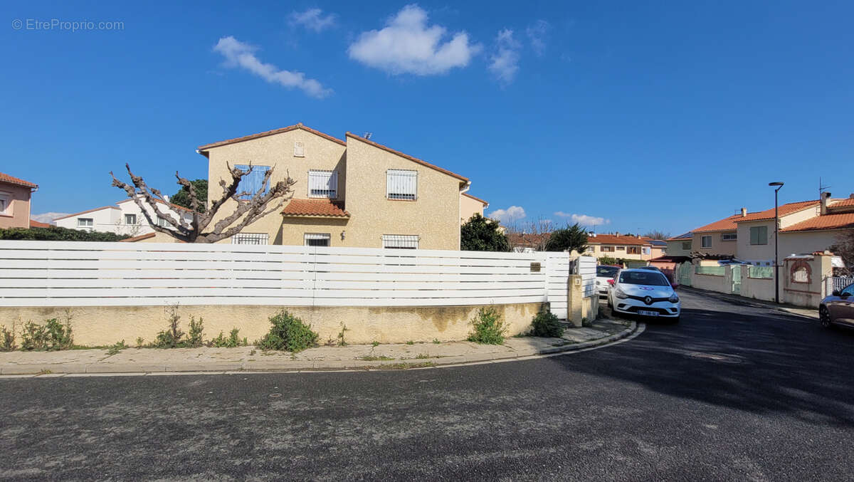 Maison à VILLENEUVE-LA-RIVIERE