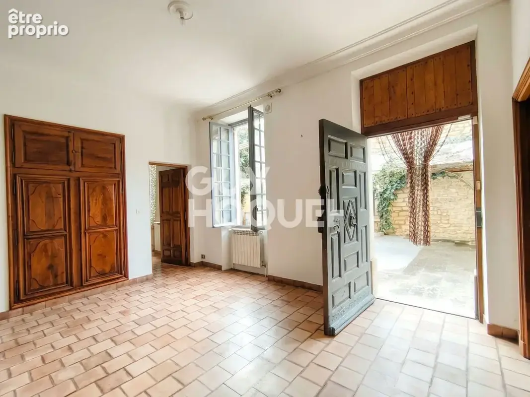 Carpentras - Maison de 253 m² - 9 pièces - 5 chambres - Cour intérieure - Proximité commodités - photo 7