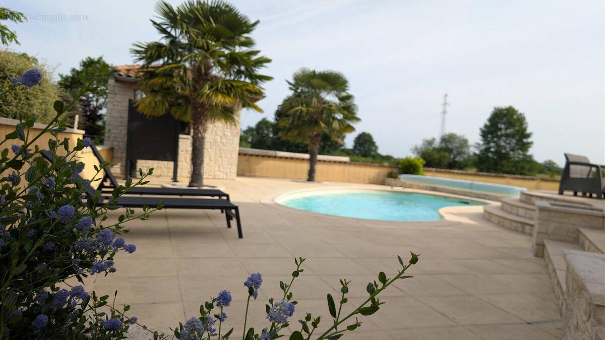 Photo 1 - Maison à SAINT-DENIS-LES-BOURG