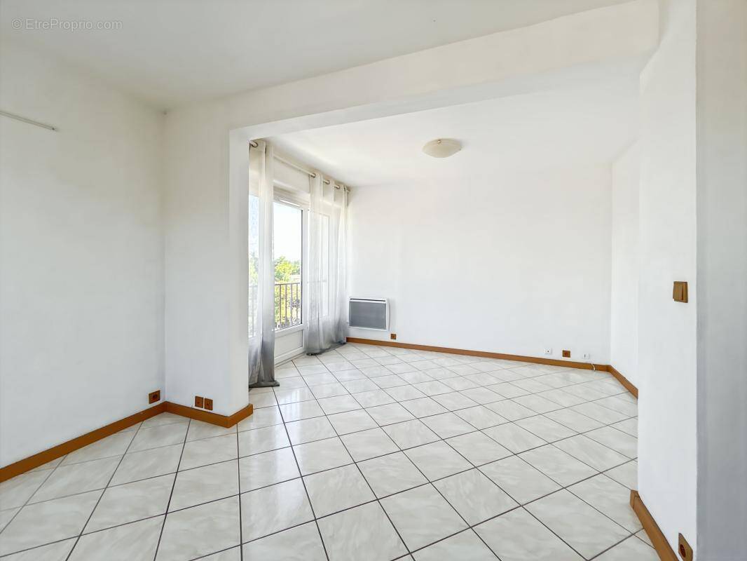 Appartement à SAINT-JEAN-DE-LA-RUELLE