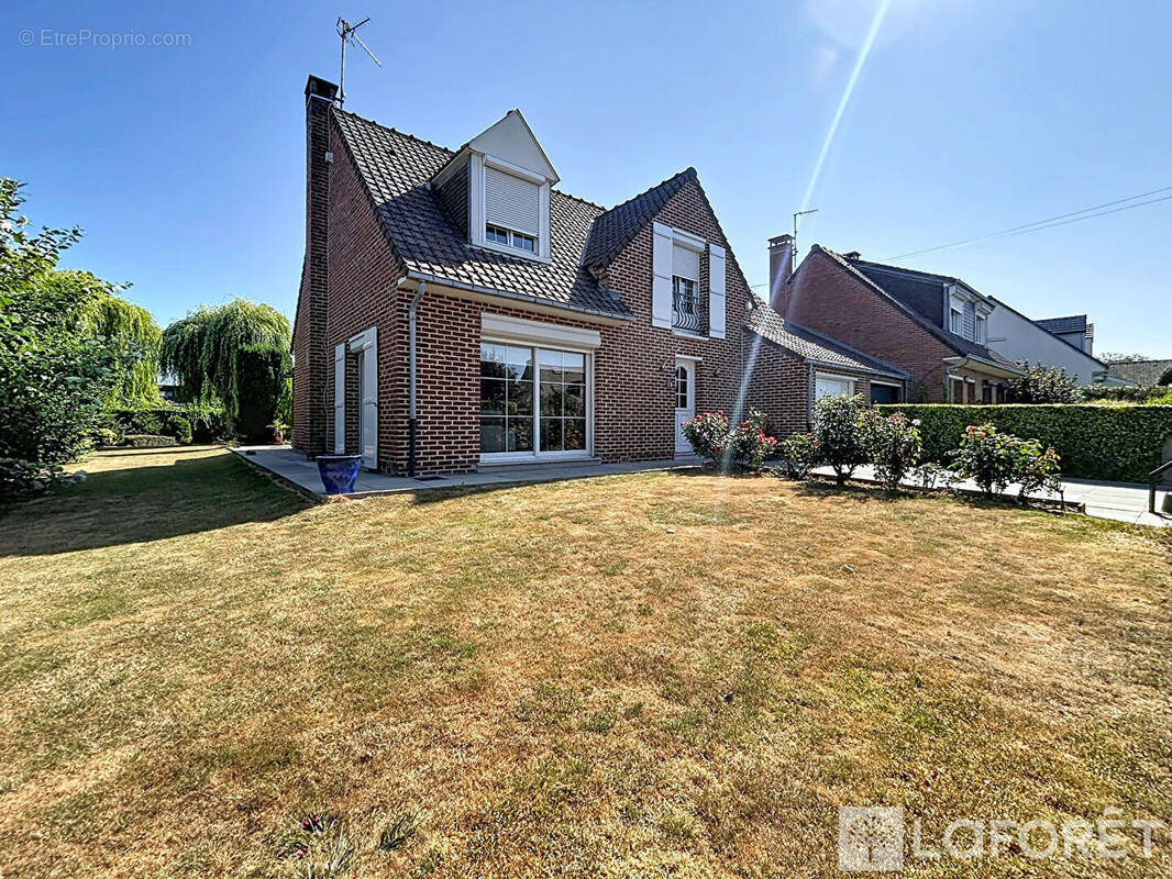 Maison à LA CHAPELLE-D'ARMENTIERES