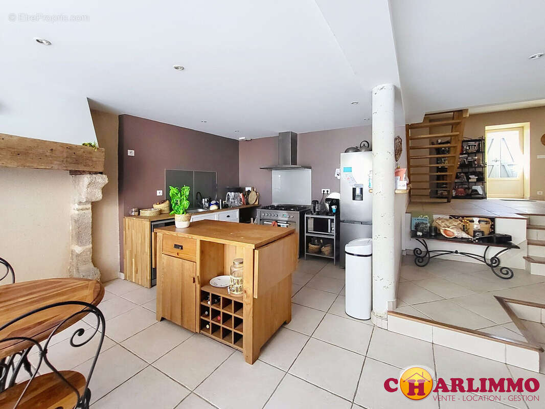 Maison 195 m² à Saint-Junien  - photo 2