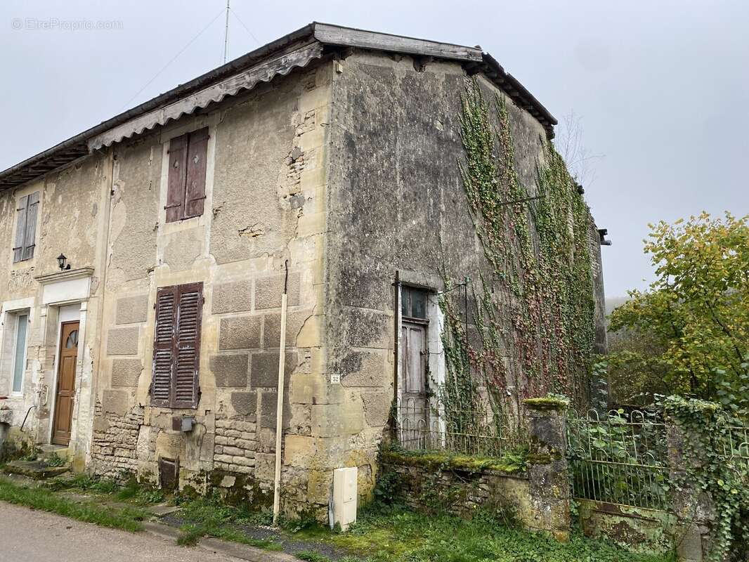 Maison à DONJEUX