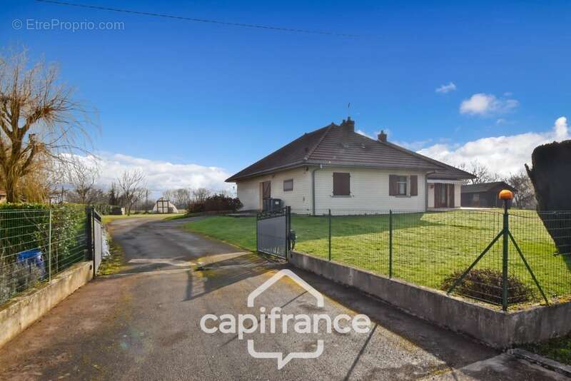 Maison à PIERRE-DE-BRESSE