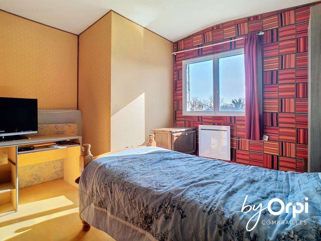 Maison à DURDAT-LAREQUILLE