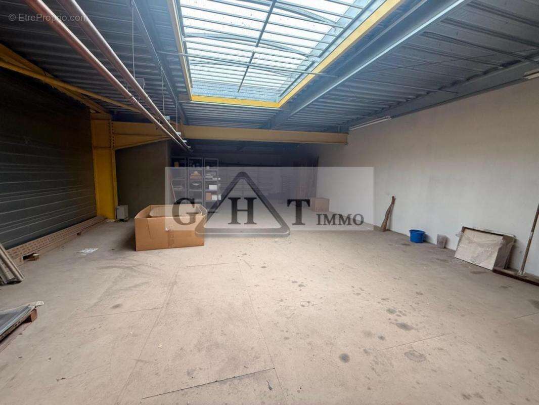 Commerce à LA VILLE-DU-BOIS