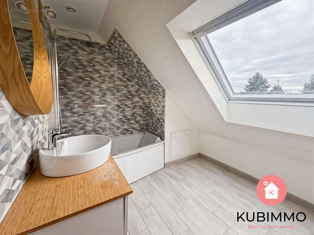 Maison à CONCHES-SUR-GONDOIRE