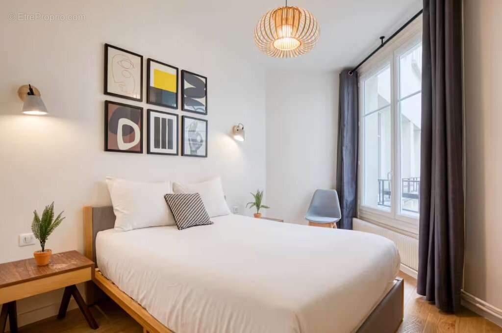 Commerce à PARIS-8E