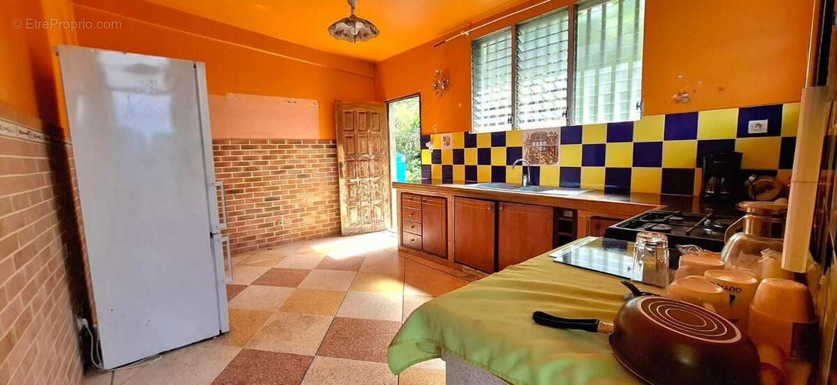 Maison à LES ABYMES