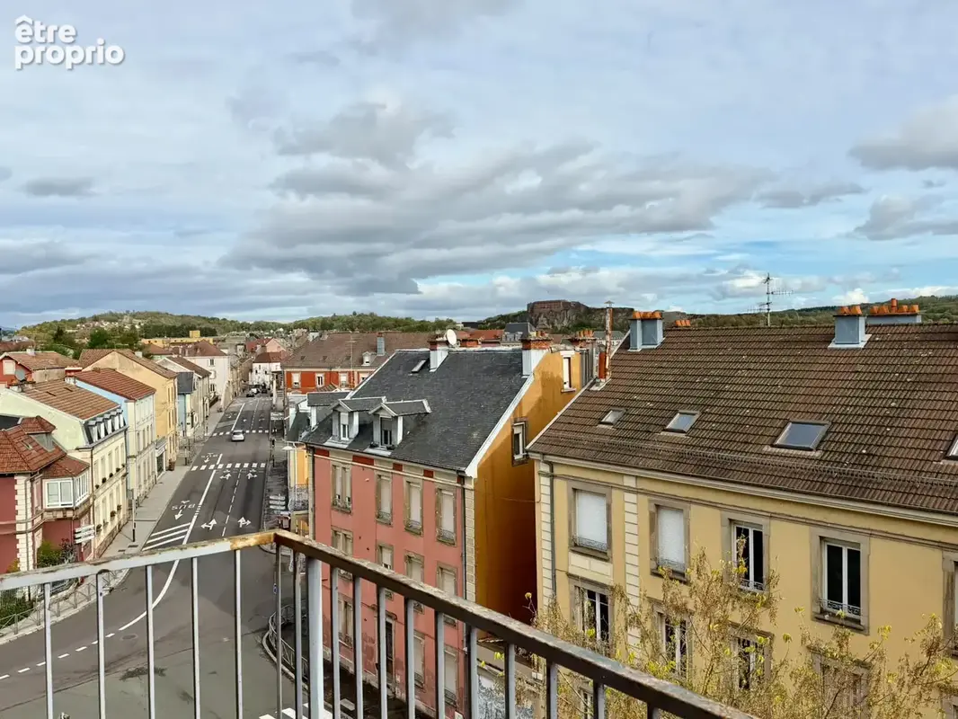 Vente - Belfort   Appartement 6 pièces de 113 m2, 4 chambres, cave et garage - photo 2