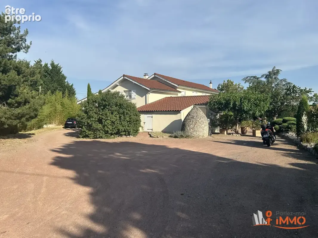 Photo Maison à Montbrison au prix de 499 000€
