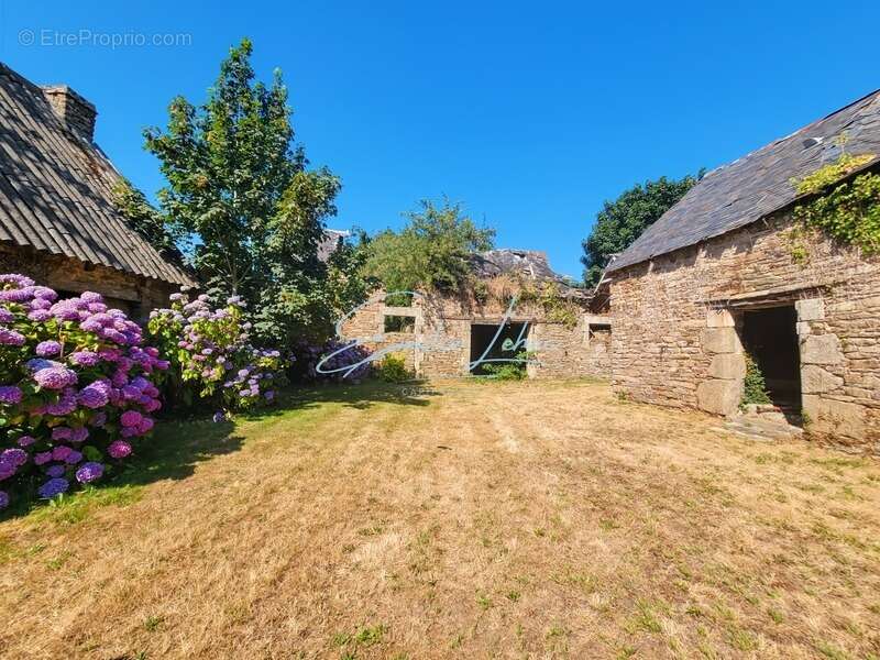 Melgven – Propriété de caractère de 197 m² avec dépendances en pierre sur plus de 8 600 m² de terrain - photo 19