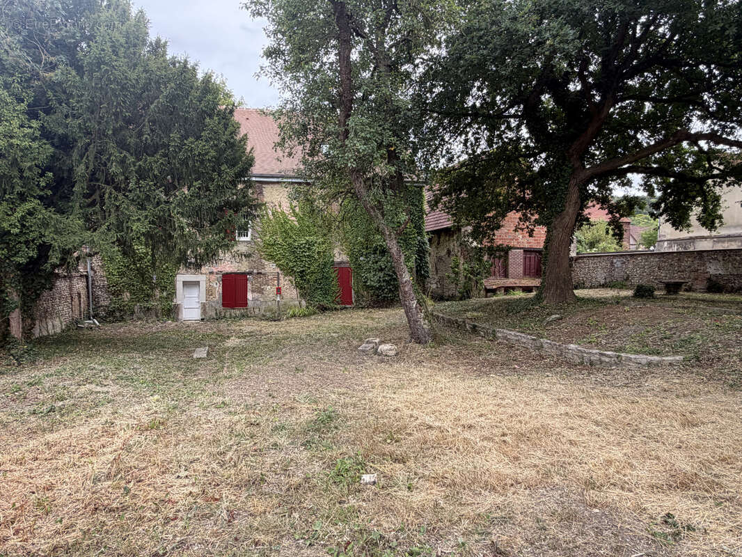 Demeure entièrement rénovée de 230 m2 située à auneuil avec dependances - photo 17