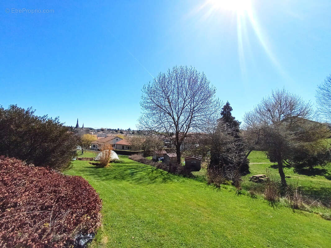 Maison à CRAPONNE-SUR-ARZON