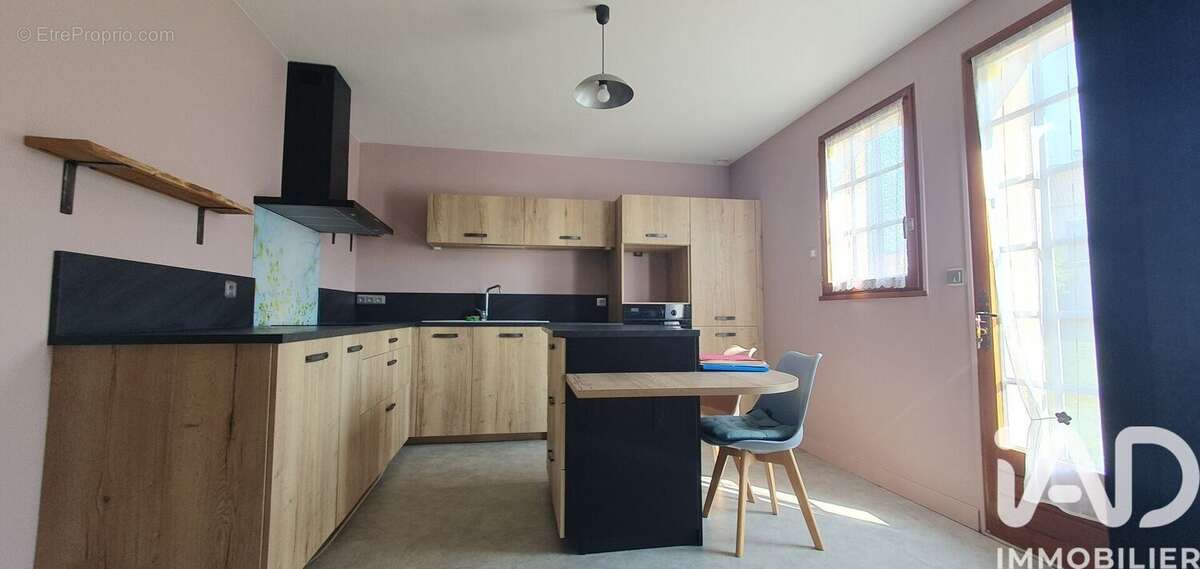 Maison 145 m² à Saint-Calais  - photo 4