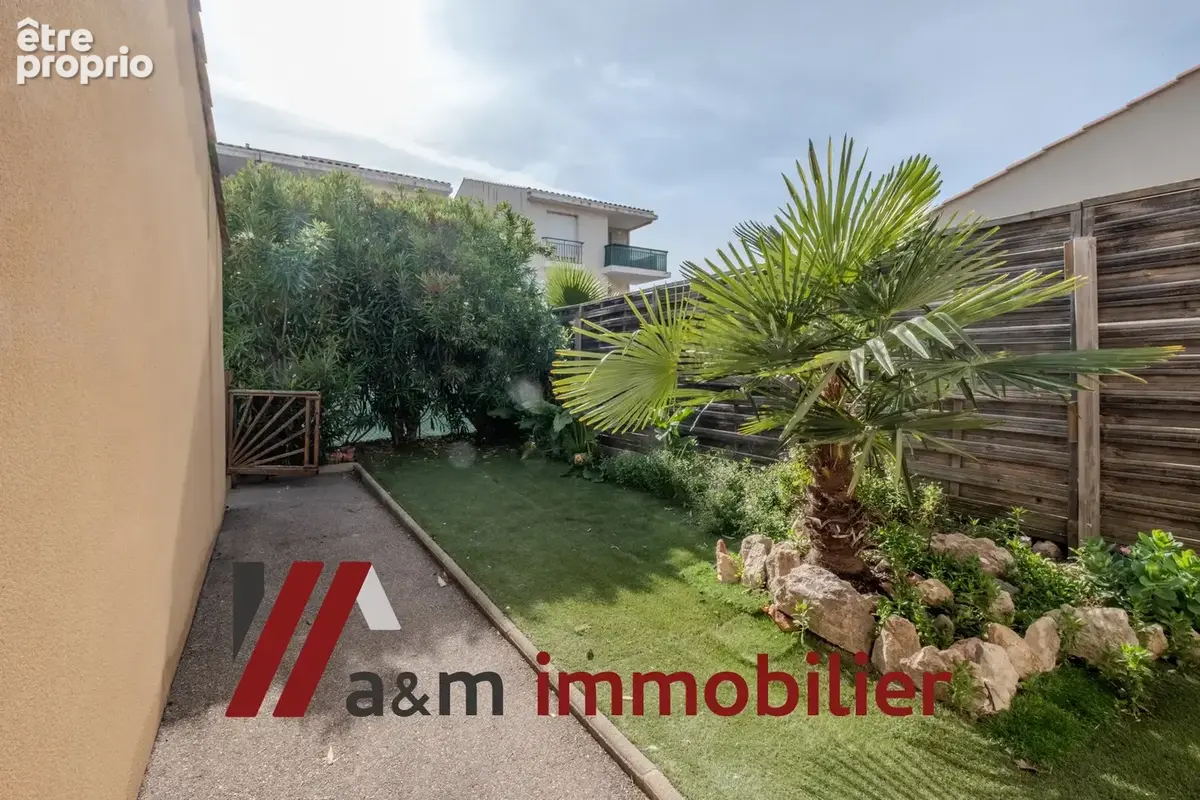 Pavillon mitoyen de type 4 avec garage et places de parking - Châteauneuf-les-Martigues - photo 9