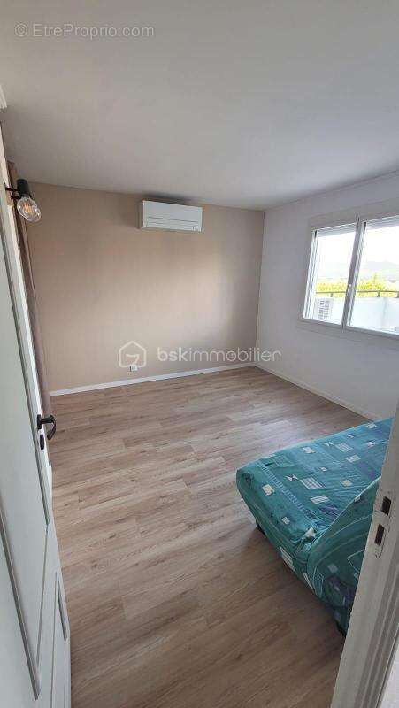 Appartement à BAGNOLS-SUR-CEZE
