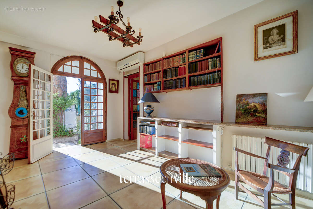 Maison à SAINT-CYR-SUR-MER