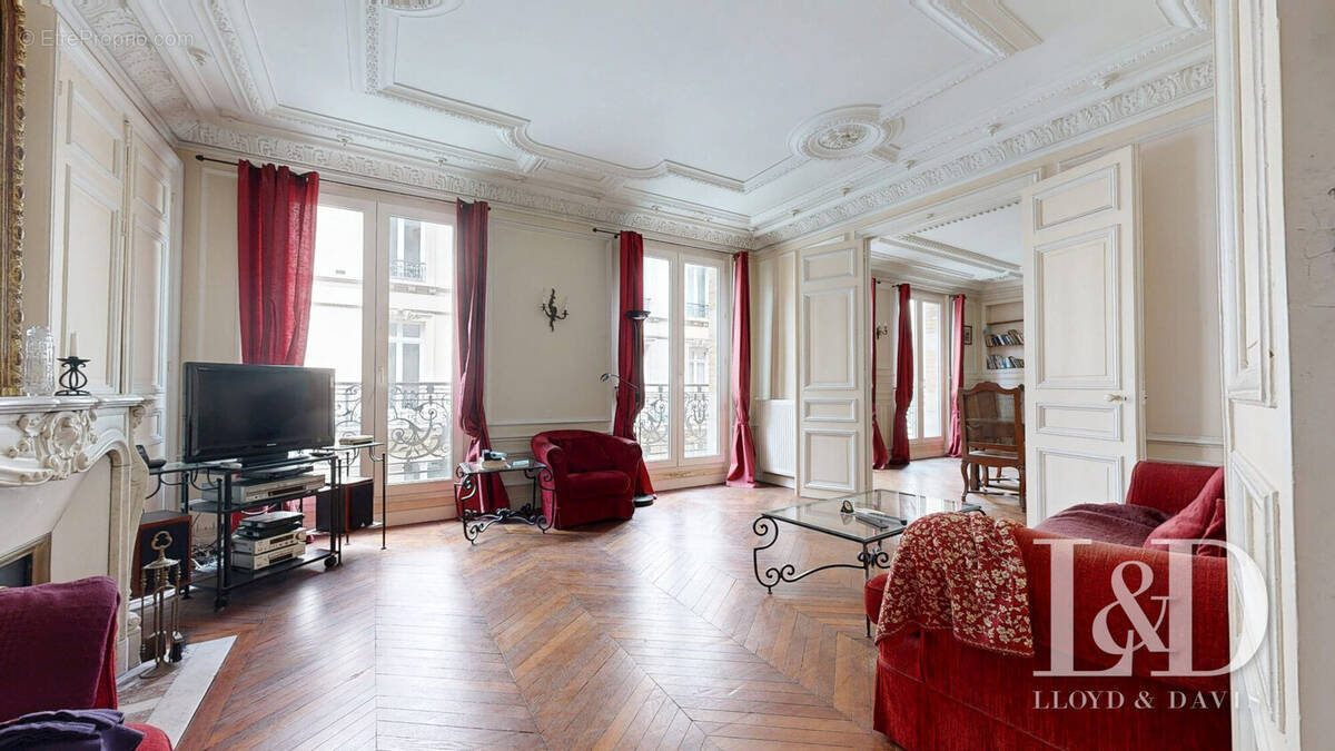 Appartement à PARIS-1E