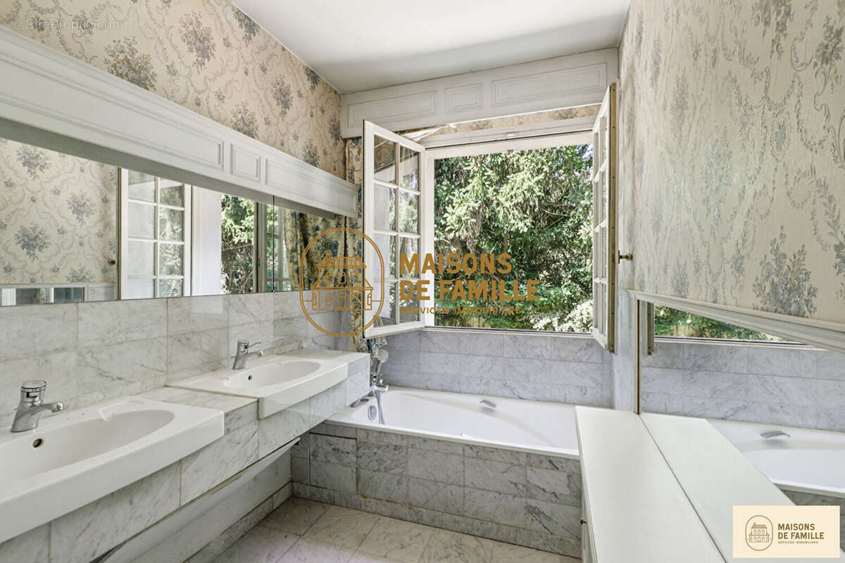 Maison à LA CELLE-SAINT-CLOUD