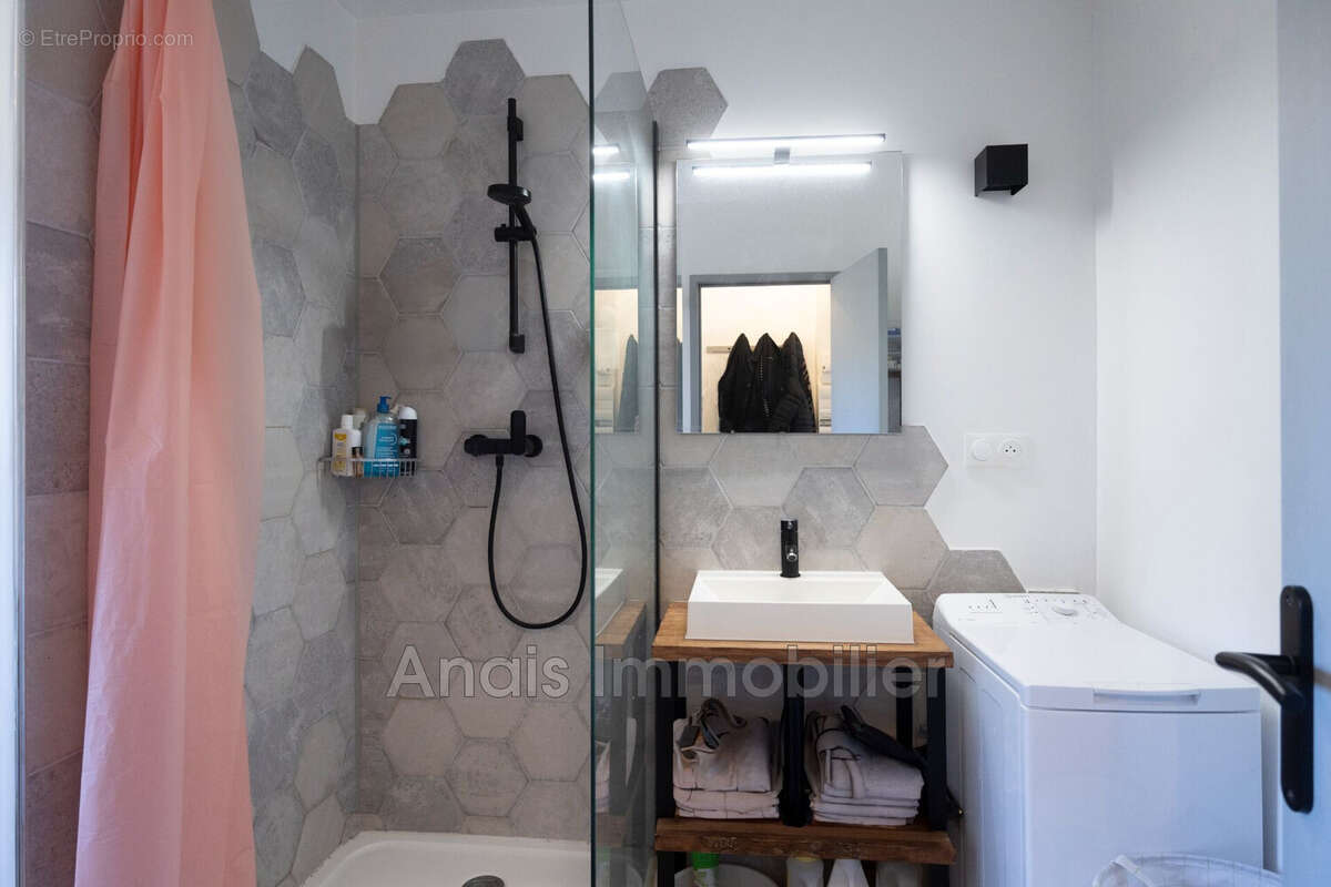 Appartement à COGOLIN