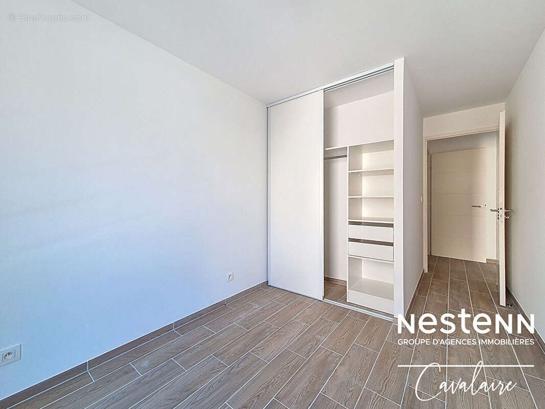 Appartement récent à Cavalaire Sur Mer 3 pièce(s) 60.11 m2 dans résidence avec piscine et double stationnement en sous-sol - photo 8