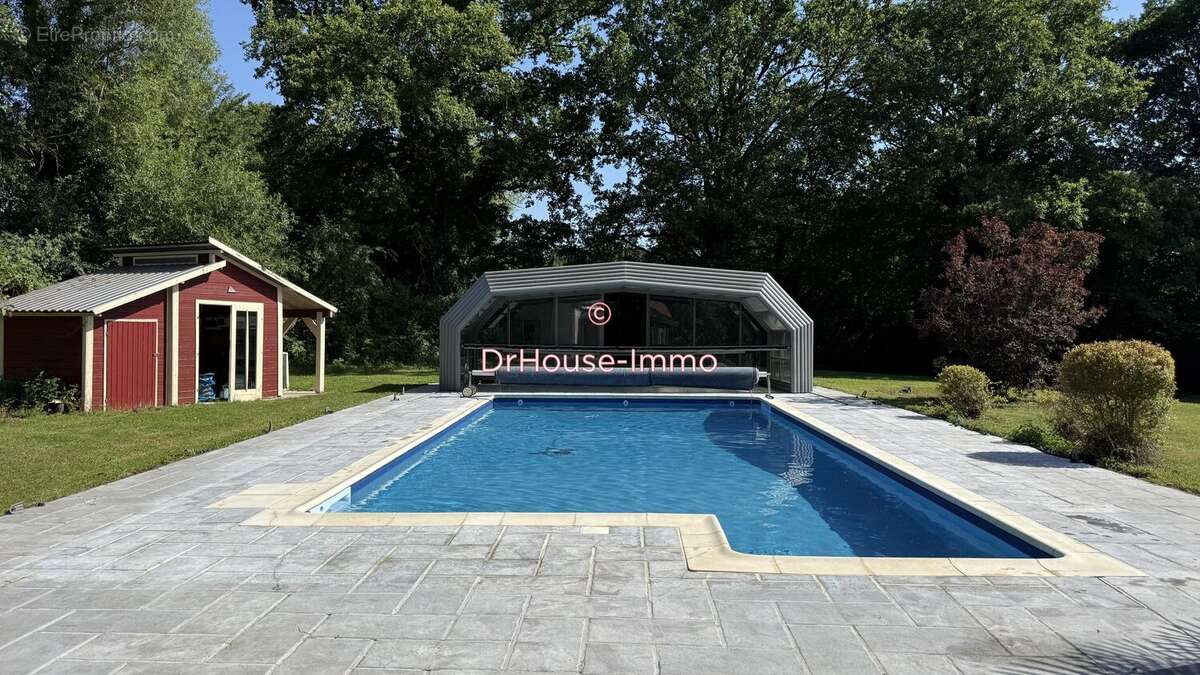 Maison 217 m² à La Vendue-Mignot  - photo 21
