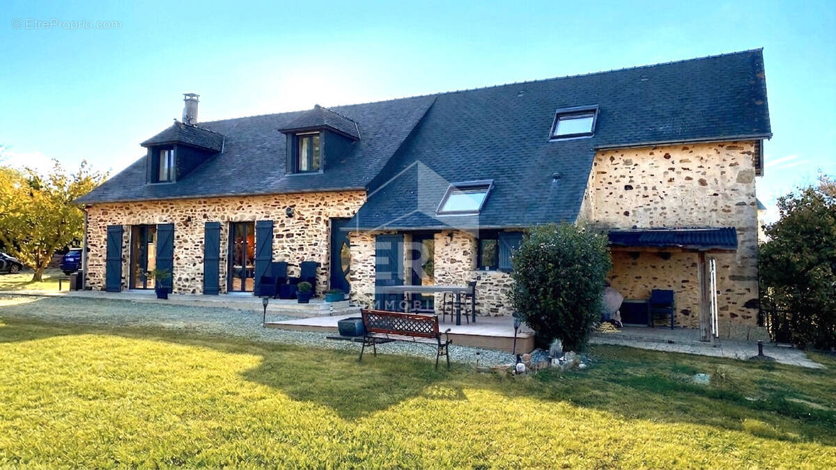 Maison à L'HUISSERIE