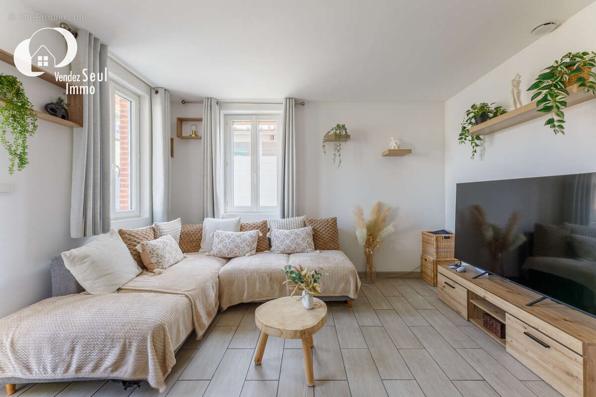 Maison de caractère avec 3 logements indépendants - 259 m2 - 10 pièces - Grand Couronne 75530 - photo 16