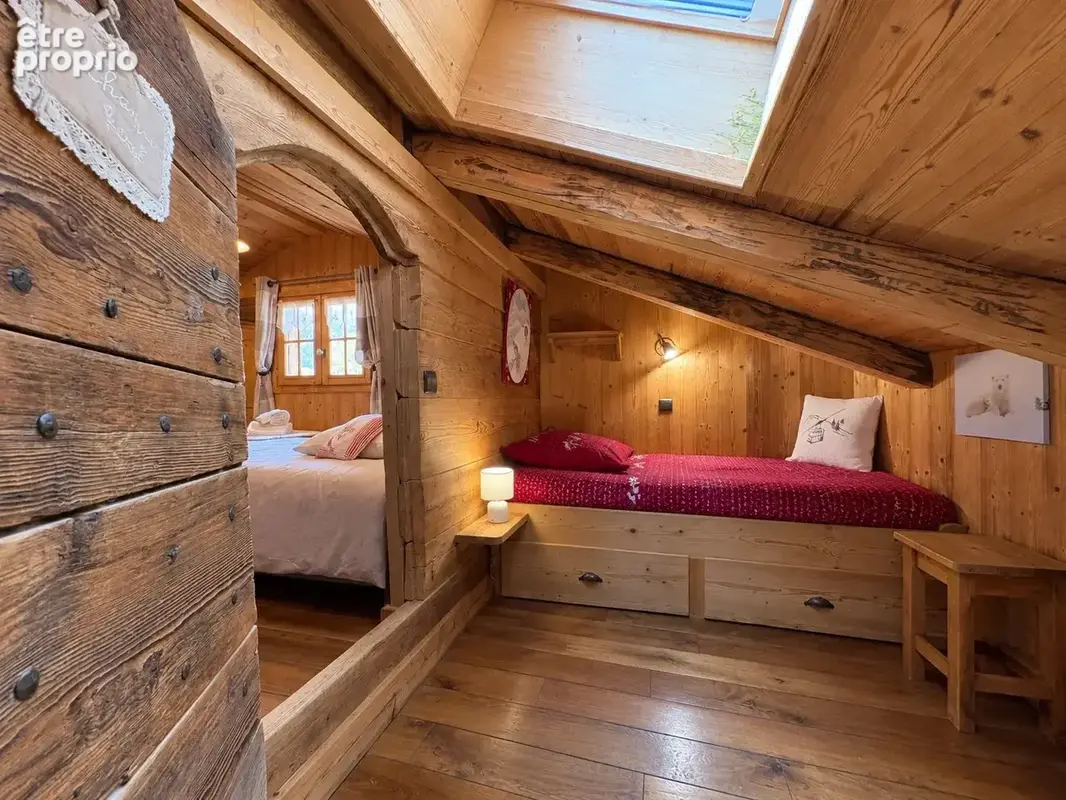 Petit chalet alpin avec 500 m² de terrain en pleine propriété – Une propriété rare à Megève - photo 7