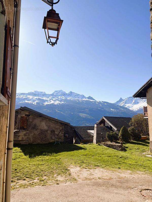 Maison à LES CHAPELLES