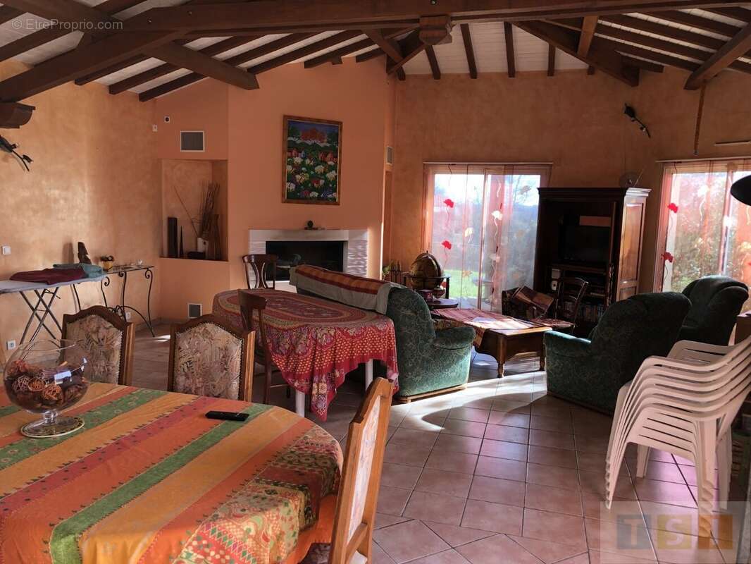 Maison à MONTREJEAU