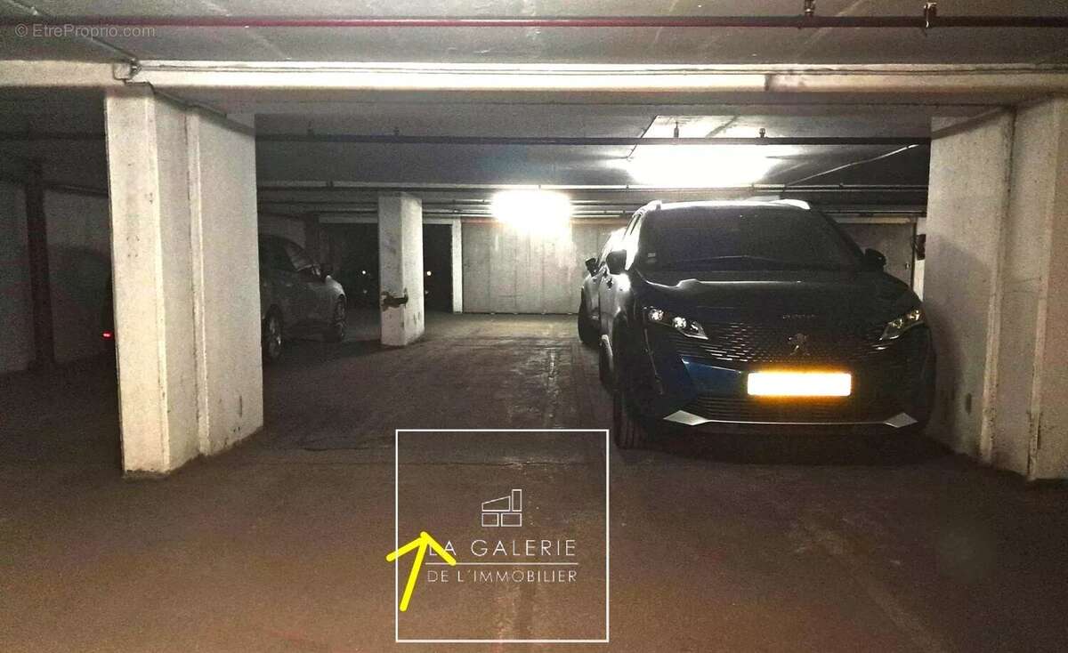 Parking à PARIS-16E