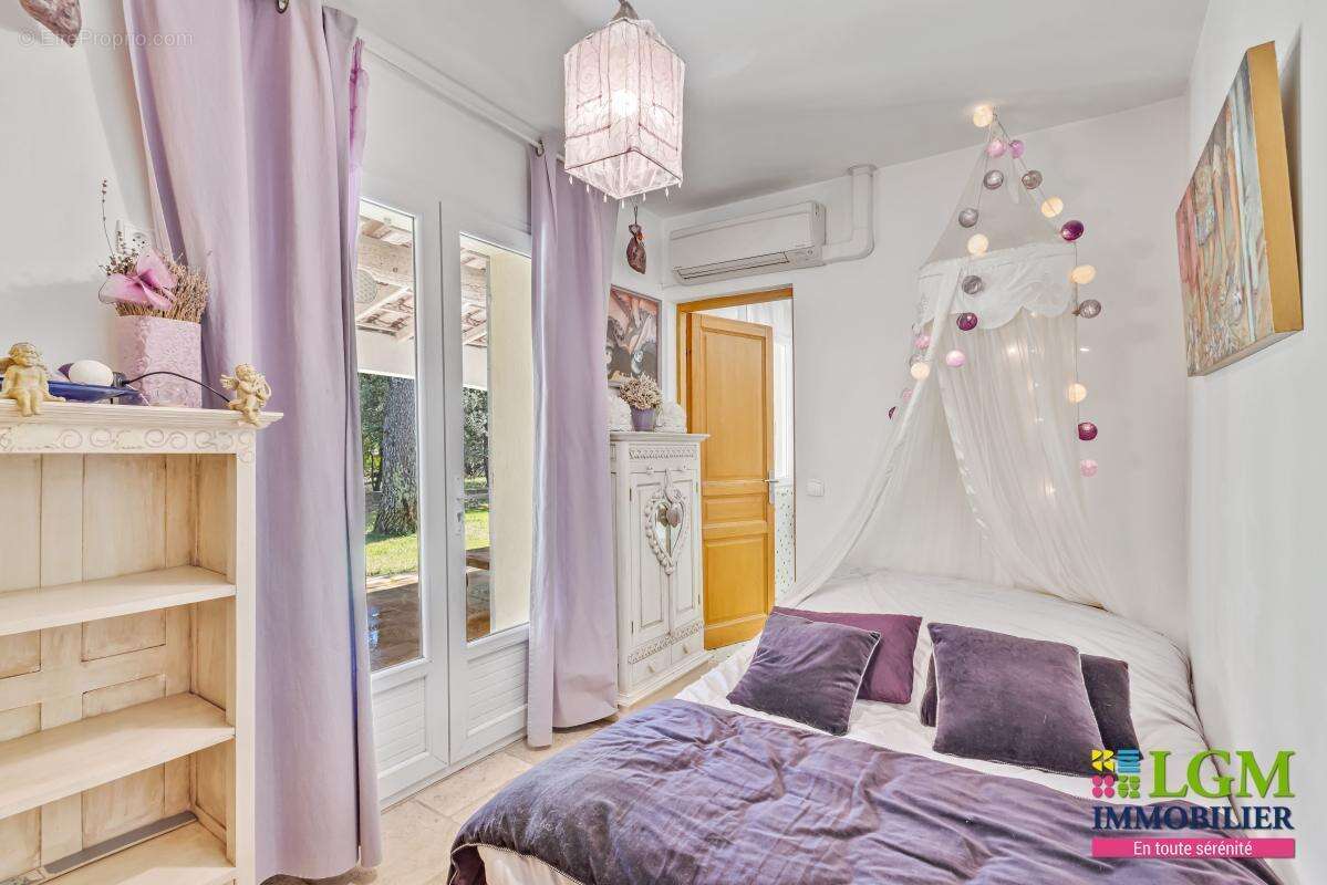 Villa d’exception – 7 pièces – 250 m² habitables – 4 suites parentales – 2 studios indépendants 150 m² de dépendances - photo 10