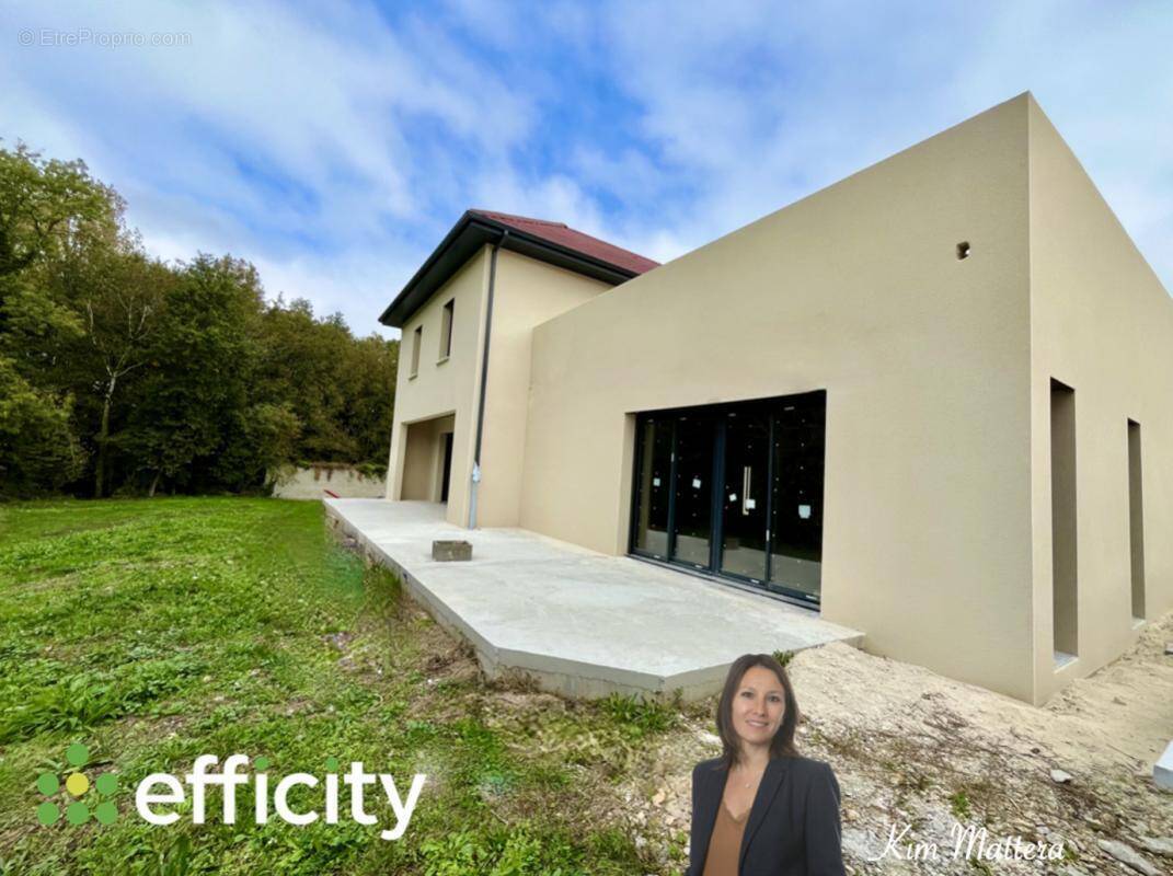 Maison à VEZERONCE-CURTIN