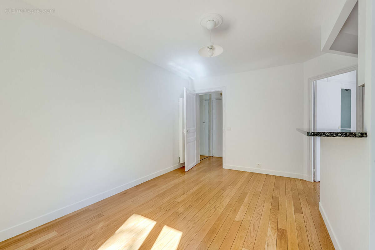 Appartement à PARIS-14E