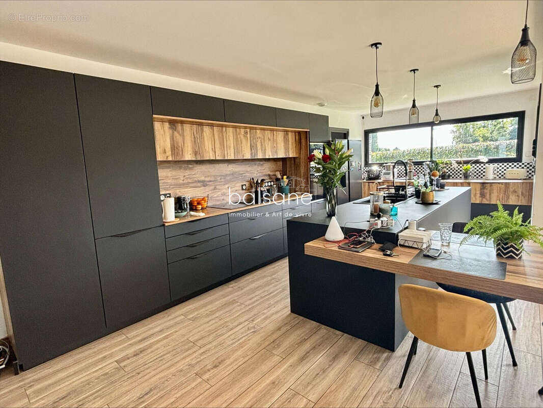 Maison à SAINT-JEAN-DU-CARDONNAY