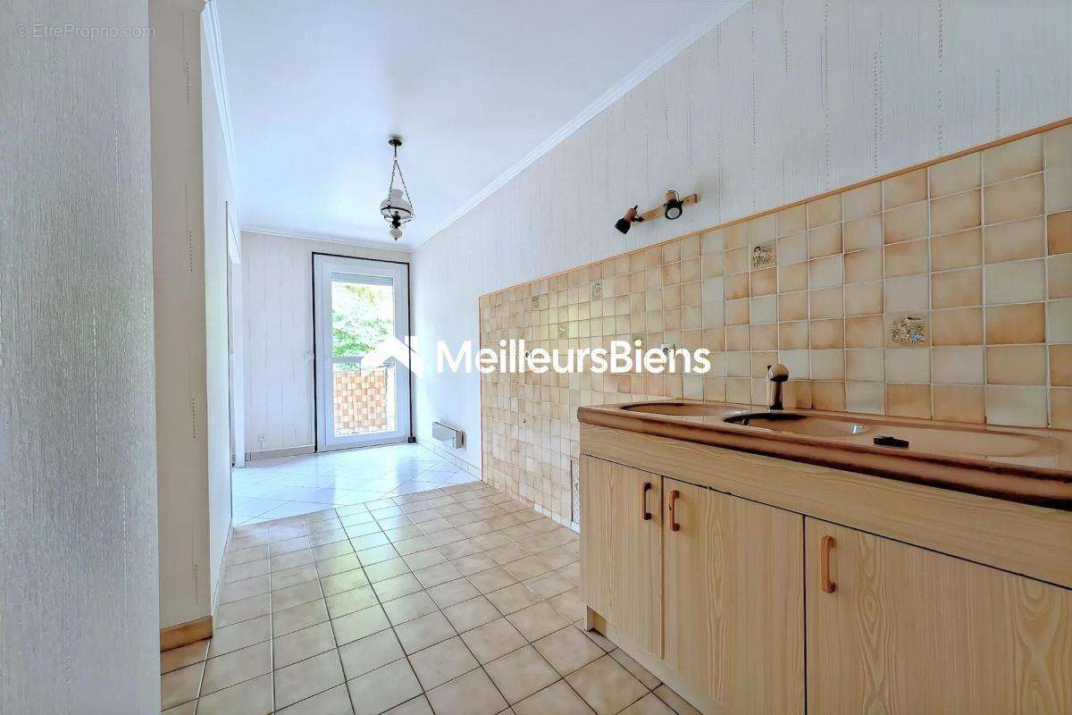 F2 53 m² parking et cave - photo 4